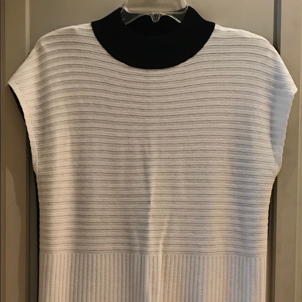 St. John Sleeveless Black & White Sweater Small
